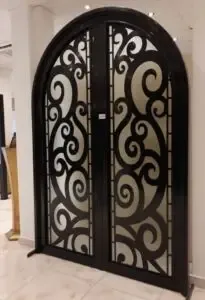 معلم ورق جدران وتركيب ابواب كرديوم في جدة 