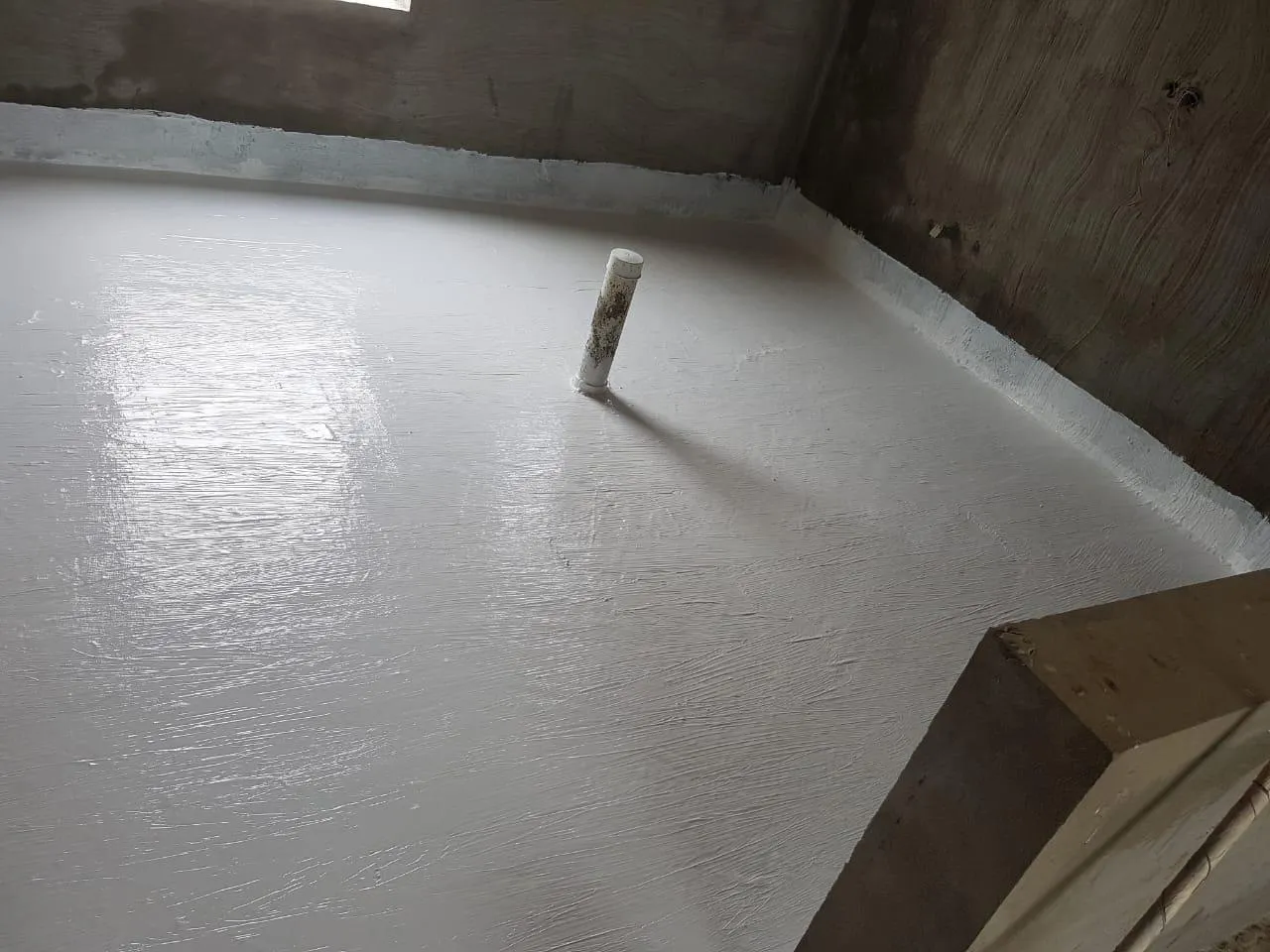 معلم دهانات وعوازل ممتازفي حي المروة والمرجان 