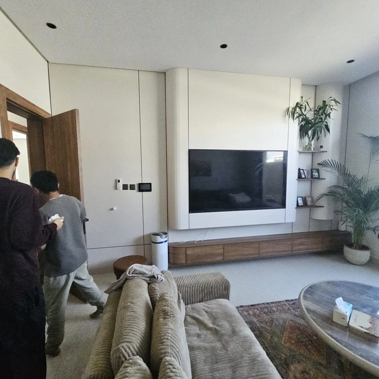 أفضل معلم ديكورات دواليب وجدران في جدة: تصاميم مودرن 2026