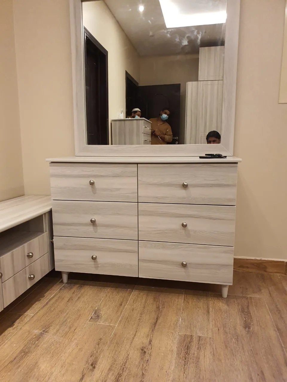 أفضل معلم ديكورات دواليب وجدران في جدة: تصاميم مودرن 2026