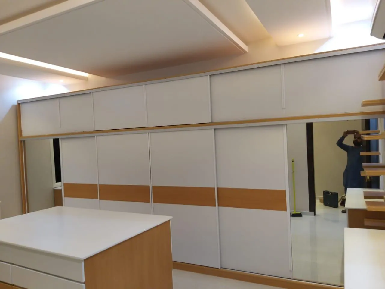 أفضل معلم ديكورات دواليب وجدران في جدة: تصاميم مودرن 2026