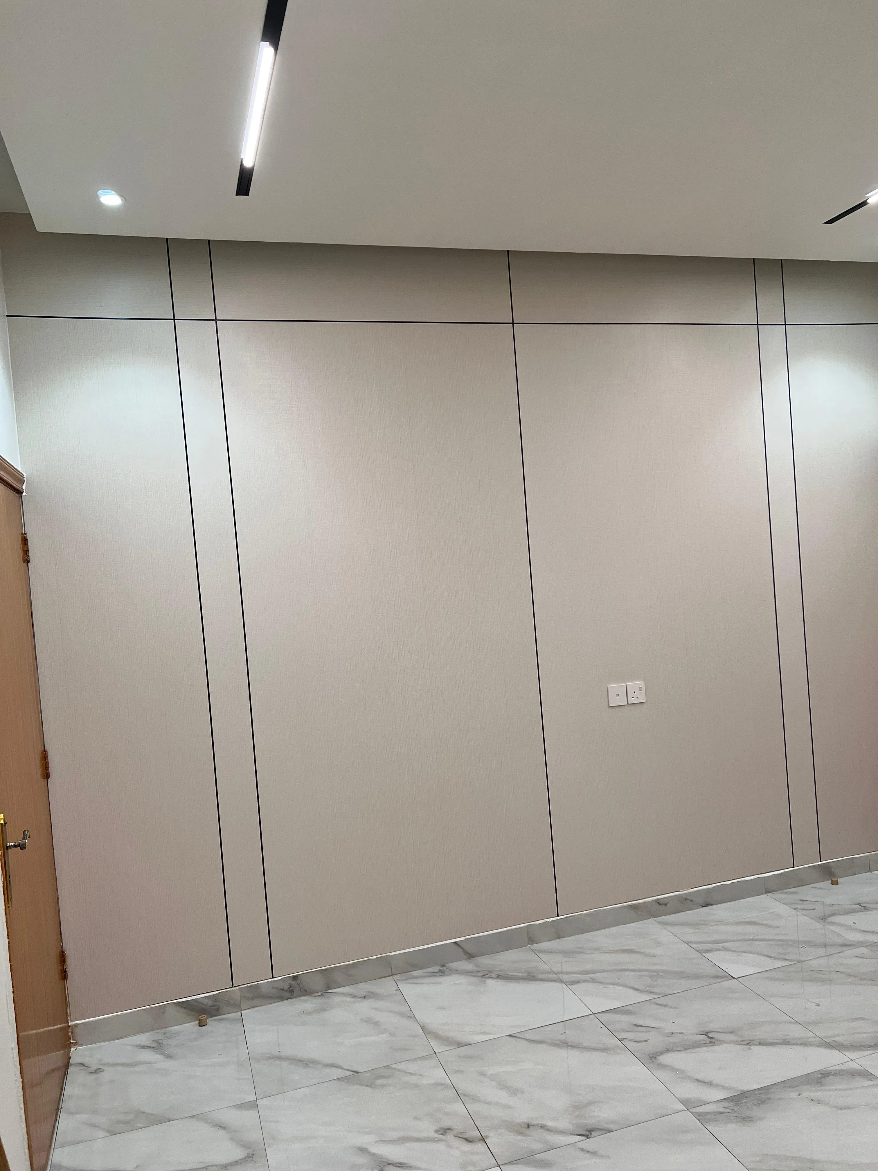 معلم بديل الشيبوردفي حي الزهور:لتركيب وتصميم ديكورات خشبية