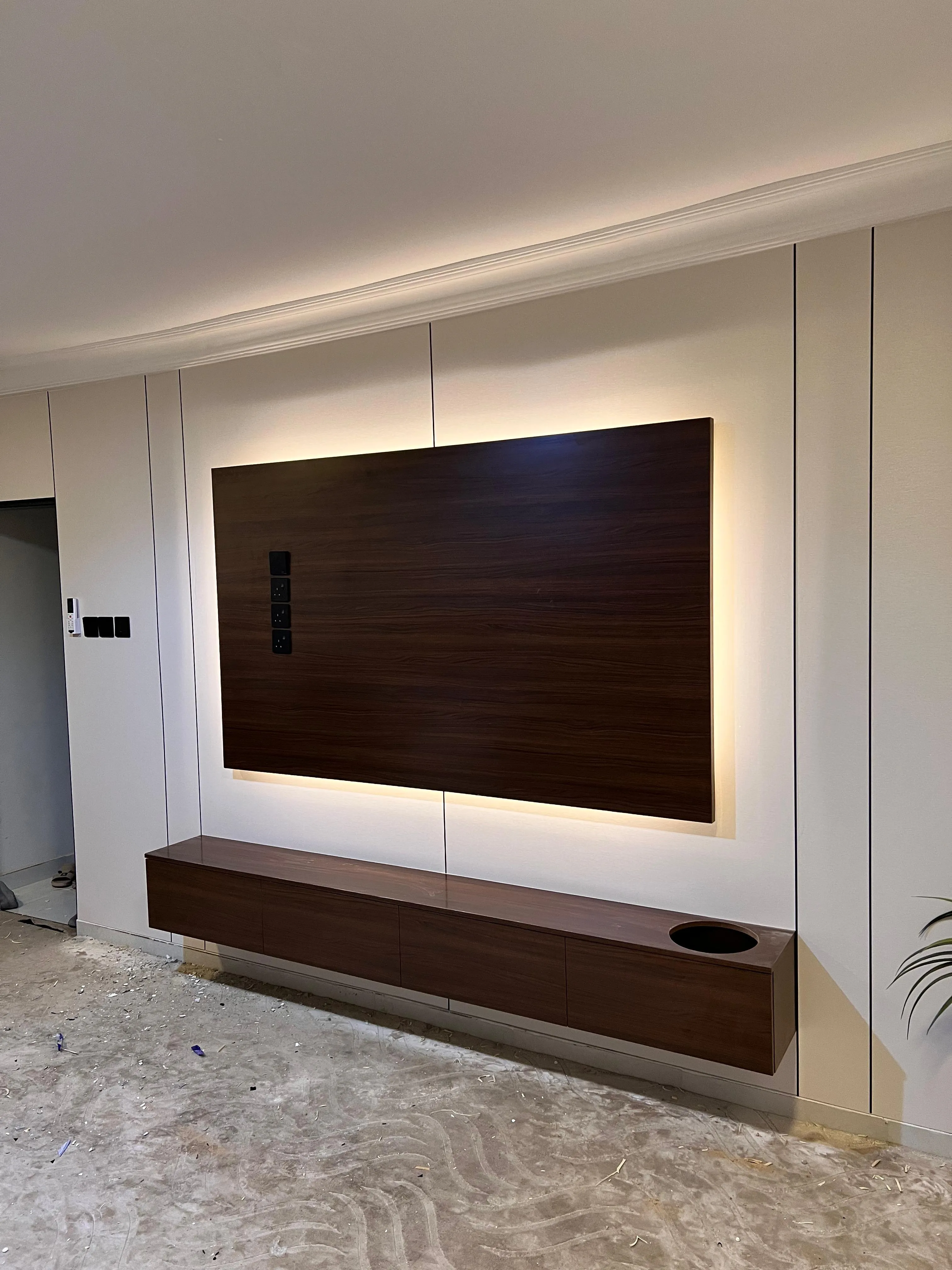 معلم بديل الشيبوردفي حي الزهور:لتركيب وتصميم ديكورات خشبية