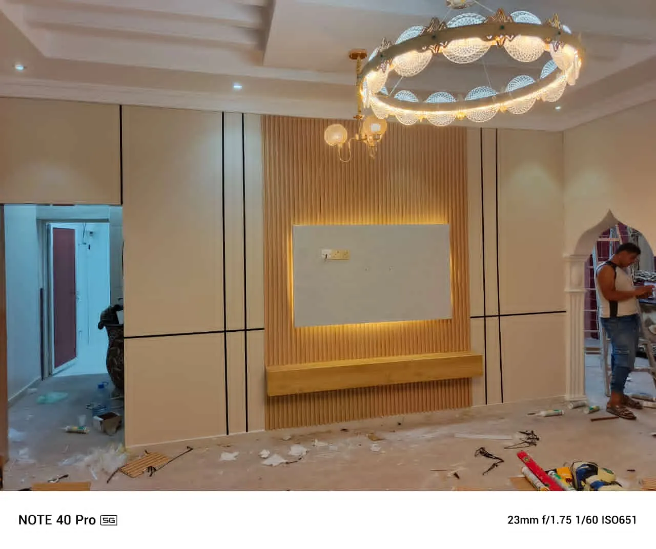 معلم بديل الشيبوردفي حي الزهور:لتركيب وتصميم ديكورات خشبية