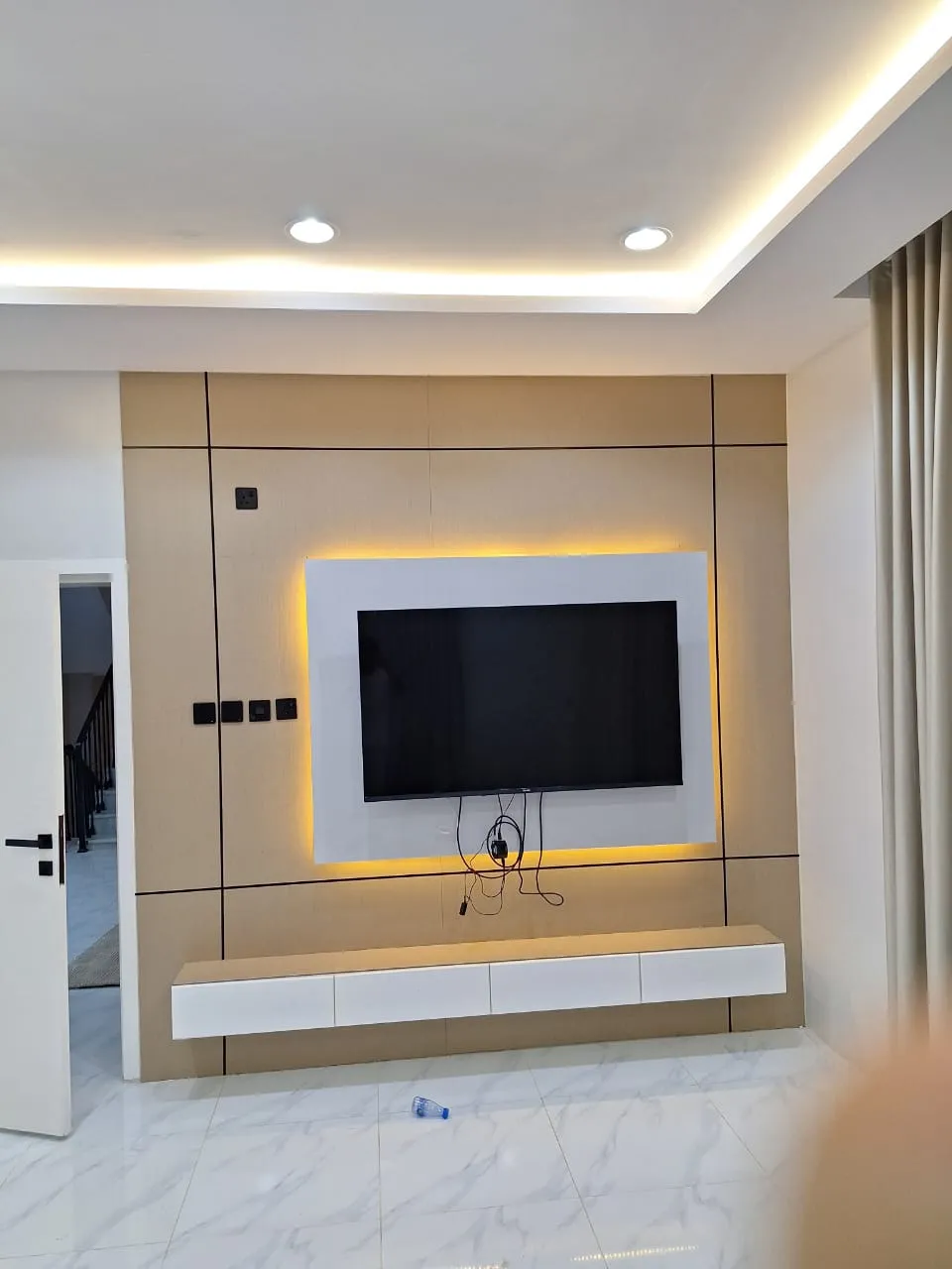 معلم بديل الشيبوردفي حي الزهور:لتركيب وتصميم ديكورات خشبية