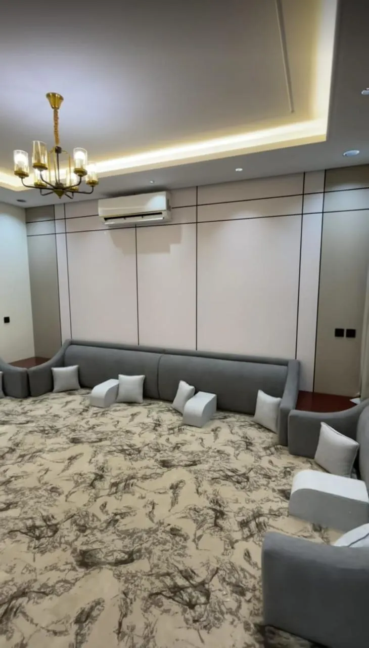 معلم بديل الشيبوردفي حي الزهور:لتركيب وتصميم ديكورات خشبية